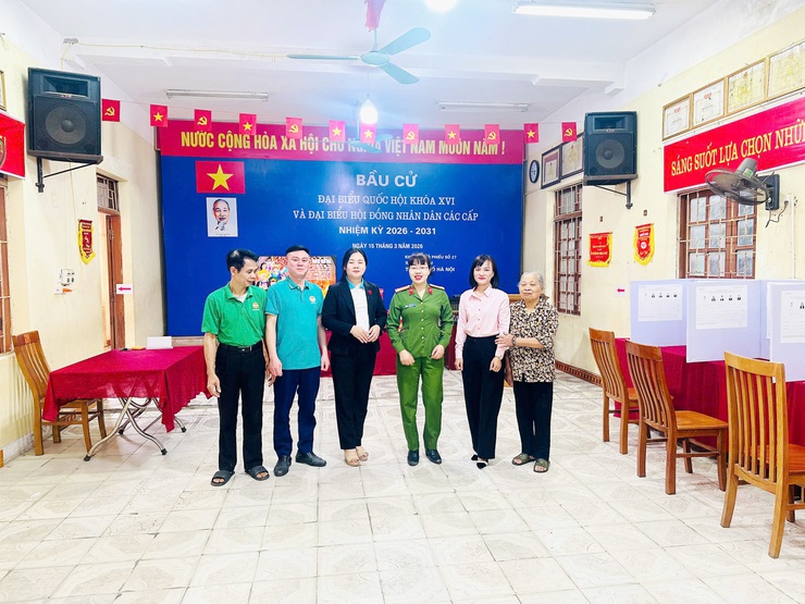 Mặt trận Tổ quốc và các tổ chức chính trị - xã hội xã Quốc Oai thăm, động viên các tổ bầu cử trước Ngày hội toàn dân- Ảnh 8.