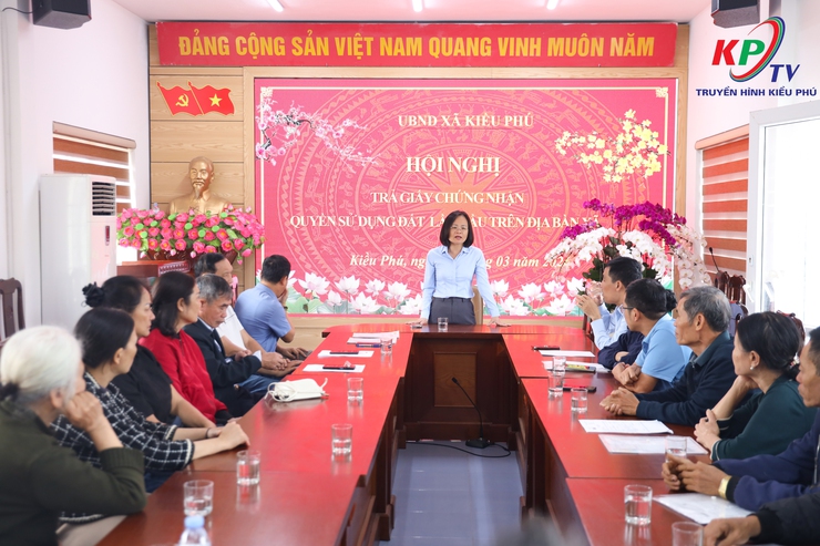 UBND xã Kiều Phú tổ chức trao giấy chứng nhận quyền sử dụng đất- Ảnh 1.