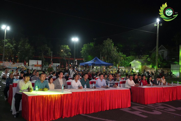 Sôi nổi đêm văn nghệ "Diên Hồng khai hội" chào mừng Ngày hội toàn dân đi bầu cử tại xã Phú Cát- Ảnh 1.