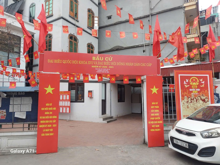 Phường Phú Diễn sẵn sàng cho Ngày bầu cử đại biểu Quốc hội khóa XVI và đại biểu HĐND các cấp, nhiệm kỳ 2026 - 2031
- Ảnh 1.