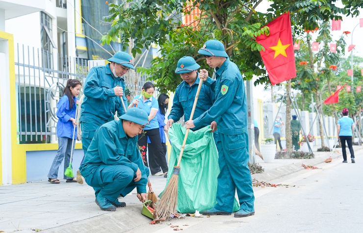 XÃ QUỐC OAI PHÁT ĐỘNG RA QUÂN VỆ SINH MÔI TRƯỜNG, TUYÊN TRUYỀN LƯU ĐỘNG CHÀO MỪNG NGÀY BẦU CỬ ĐẠI BIỂU QUỐC HỘI KHÓA XVI VÀ HĐND CÁC CẤP NHIỆM KỲ 2026–2031- Ảnh 11.