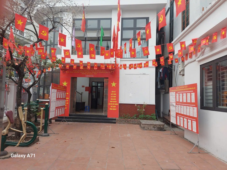 Phường Phú Diễn sẵn sàng cho Ngày bầu cử đại biểu Quốc hội khóa XVI và đại biểu HĐND các cấp, nhiệm kỳ 2026 - 2031
- Ảnh 3.
