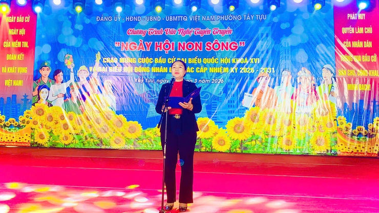 Sôi nổi, ý nghĩa Chương trình văn nghệ tuyên truyền với chủ đề “Ngày hội non sông” phường Tây Tựu- Ảnh 1.