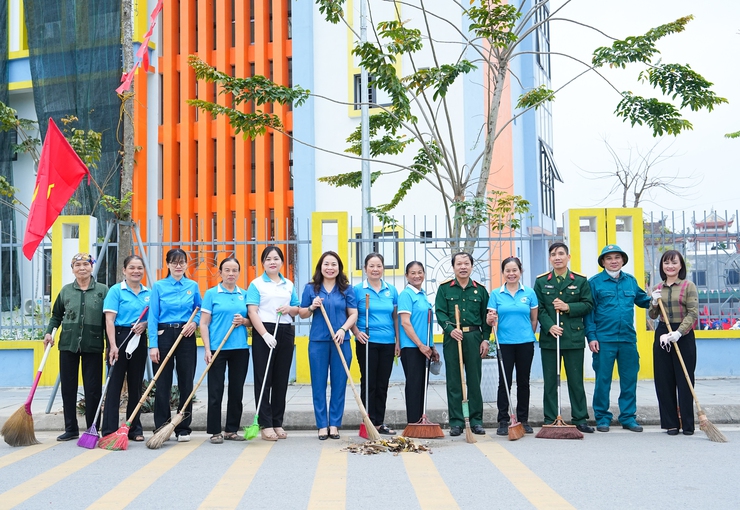 XÃ QUỐC OAI PHÁT ĐỘNG RA QUÂN VỆ SINH MÔI TRƯỜNG, TUYÊN TRUYỀN LƯU ĐỘNG CHÀO MỪNG NGÀY BẦU CỬ ĐẠI BIỂU QUỐC HỘI KHÓA XVI VÀ HĐND CÁC CẤP NHIỆM KỲ 2026–2031- Ảnh 13.
