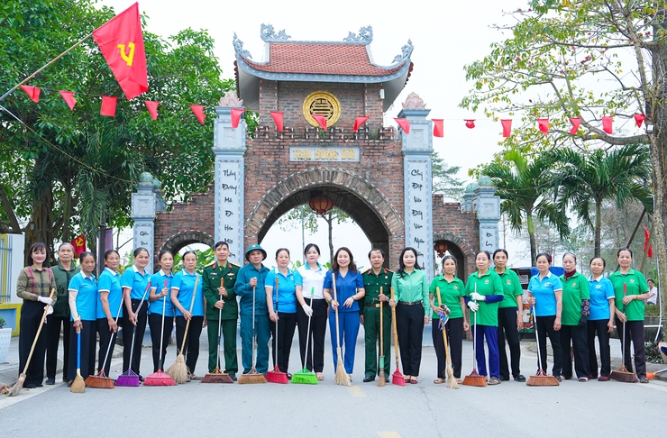 XÃ QUỐC OAI PHÁT ĐỘNG RA QUÂN VỆ SINH MÔI TRƯỜNG, TUYÊN TRUYỀN LƯU ĐỘNG CHÀO MỪNG NGÀY BẦU CỬ ĐẠI BIỂU QUỐC HỘI KHÓA XVI VÀ HĐND CÁC CẤP NHIỆM KỲ 2026–2031- Ảnh 14.