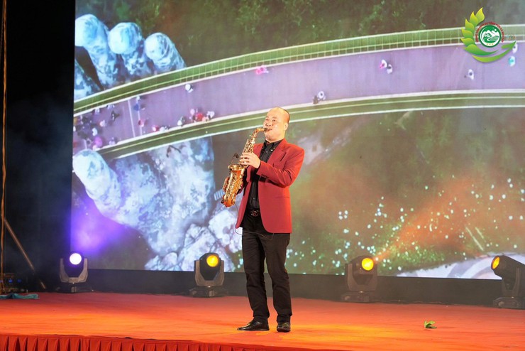 Sôi nổi đêm văn nghệ "Diên Hồng khai hội" chào mừng Ngày hội toàn dân đi bầu cử tại xã Phú Cát- Ảnh 12.