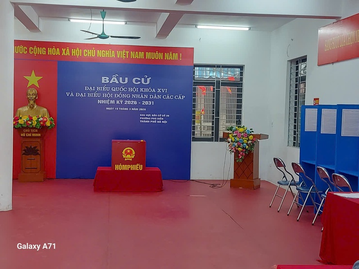Phường Phú Diễn sẵn sàng cho Ngày bầu cử đại biểu Quốc hội khóa XVI và đại biểu HĐND các cấp, nhiệm kỳ 2026 - 2031
- Ảnh 6.