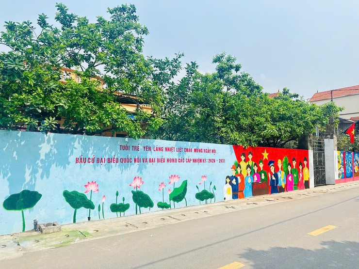 ĐOÀN THANH NIÊN XÃ YÊN LÃNG VẼ TRANH “TRANH TƯỜNG BÍCH HỌA” CHÀO MỪNG NGÀY BẦU CỬ ĐẠI BIỂU QUỐC HỘI VÀ ĐẠI BIỂU HĐND CÁC CẤP NHIỆM KỲ 2026-2031- Ảnh 2.