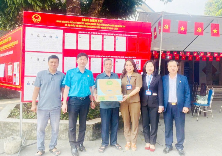 Mặt trận Tổ quốc và các tổ chức chính trị - xã hội xã Quốc Oai thăm, động viên các tổ bầu cử trước Ngày hội toàn dân- Ảnh 13.