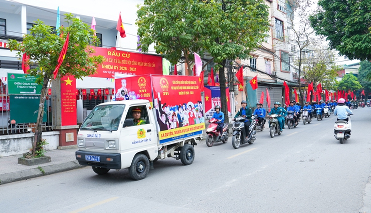 XÃ QUỐC OAI PHÁT ĐỘNG RA QUÂN VỆ SINH MÔI TRƯỜNG, TUYÊN TRUYỀN LƯU ĐỘNG CHÀO MỪNG NGÀY BẦU CỬ ĐẠI BIỂU QUỐC HỘI KHÓA XVI VÀ HĐND CÁC CẤP NHIỆM KỲ 2026–2031- Ảnh 24.