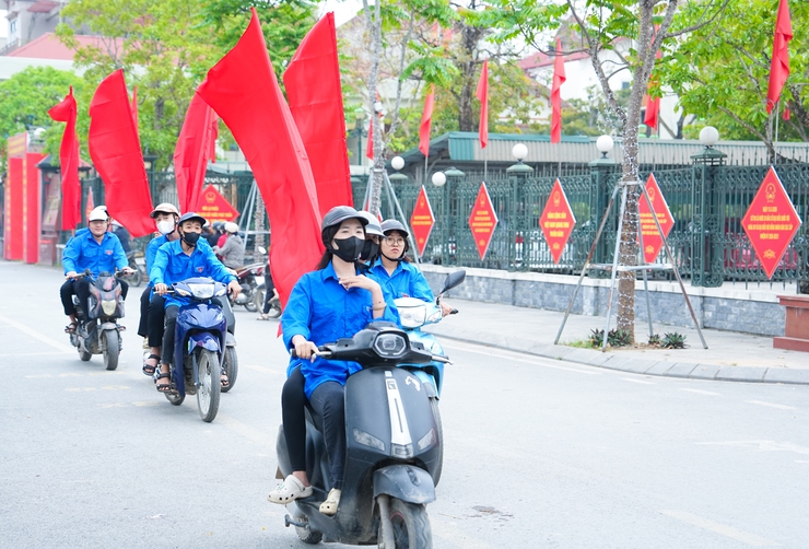 XÃ QUỐC OAI PHÁT ĐỘNG RA QUÂN VỆ SINH MÔI TRƯỜNG, TUYÊN TRUYỀN LƯU ĐỘNG CHÀO MỪNG NGÀY BẦU CỬ ĐẠI BIỂU QUỐC HỘI KHÓA XVI VÀ HĐND CÁC CẤP NHIỆM KỲ 2026–2031- Ảnh 25.