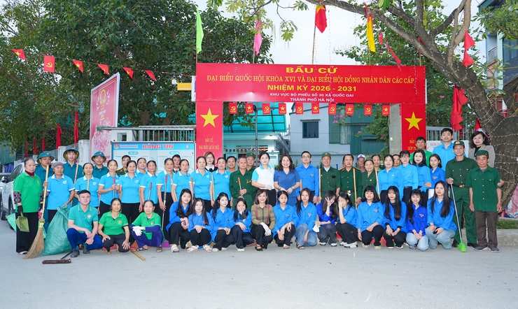 XÃ QUỐC OAI PHÁT ĐỘNG RA QUÂN VỆ SINH MÔI TRƯỜNG, TUYÊN TRUYỀN LƯU ĐỘNG CHÀO MỪNG NGÀY BẦU CỬ ĐẠI BIỂU QUỐC HỘI KHÓA XVI VÀ HĐND CÁC CẤP NHIỆM KỲ 2026–2031- Ảnh 3.