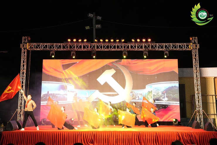 Sôi nổi đêm văn nghệ "Diên Hồng khai hội" chào mừng Ngày hội toàn dân đi bầu cử tại xã Phú Cát- Ảnh 5.