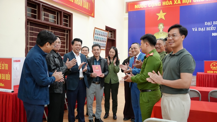 Đồng chí Bí thư Đảng ủy, Chủ tịch HĐND phường Nguyễn Nguyên Quân cùng đoàn công tác thăm, động viên các tổ bầu cử trước ngày hội lớn của toàn dân- Ảnh 5.