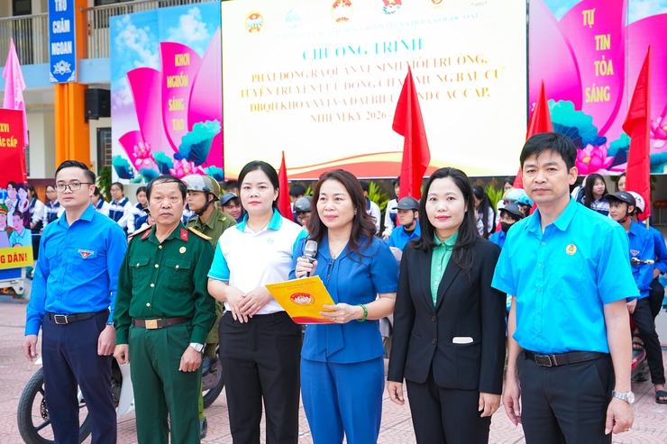 XÃ QUỐC OAI PHÁT ĐỘNG RA QUÂN VỆ SINH MÔI TRƯỜNG, TUYÊN TRUYỀN LƯU ĐỘNG CHÀO MỪNG NGÀY BẦU CỬ ĐẠI BIỂU QUỐC HỘI KHÓA XVI VÀ HĐND CÁC CẤP NHIỆM KỲ 2026–2031- Ảnh 5.