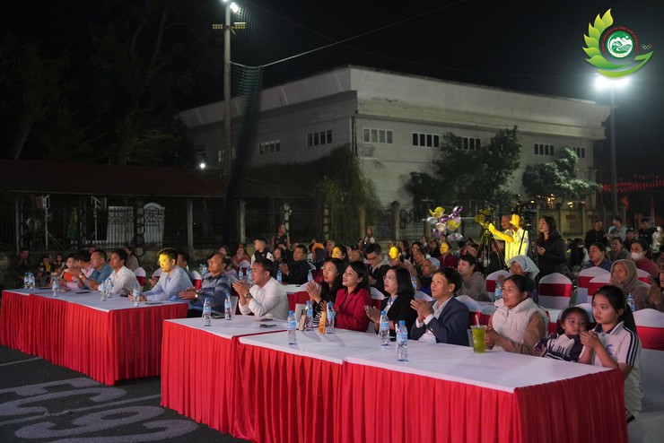 Sôi nổi đêm văn nghệ "Diên Hồng khai hội" chào mừng Ngày hội toàn dân đi bầu cử tại xã Phú Cát- Ảnh 2.