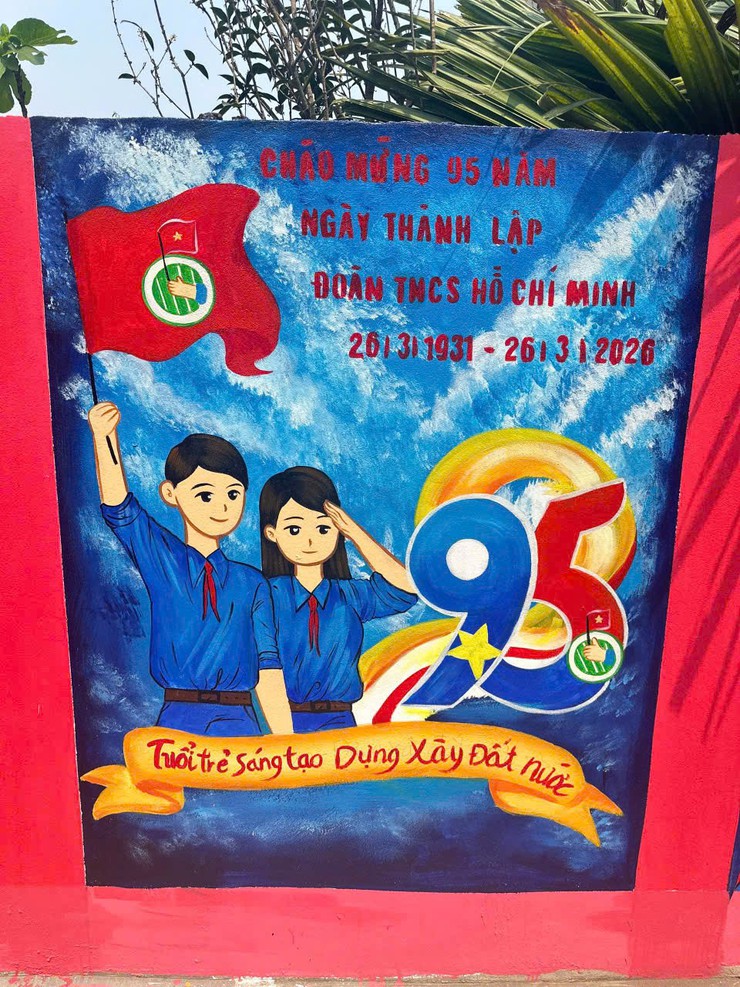 ĐOÀN THANH NIÊN XÃ YÊN LÃNG VẼ TRANH “TRANH TƯỜNG BÍCH HỌA” CHÀO MỪNG NGÀY BẦU CỬ ĐẠI BIỂU QUỐC HỘI VÀ ĐẠI BIỂU HĐND CÁC CẤP NHIỆM KỲ 2026-2031- Ảnh 5.