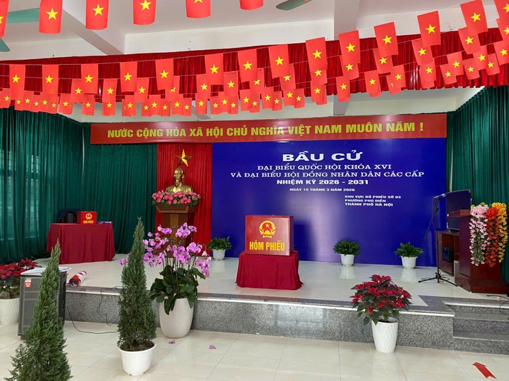 Phường Phú Diễn sẵn sàng cho Ngày bầu cử đại biểu Quốc hội khóa XVI và đại biểu HĐND các cấp, nhiệm kỳ 2026 - 2031
- Ảnh 16.