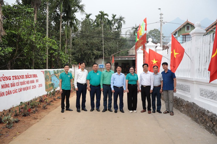 RỰC RỠ ĐƯỜNG TRANH BÍCH HỌA CHÀO MỪNG NGÀY HỘI BẦU CỬ- Ảnh 1.