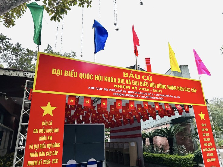 Cờ hoa rực rỡ, Đống Đa chờ đón ngày hội bầu cử- Ảnh 12.