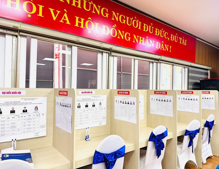 Cờ hoa rực rỡ, Đống Đa chờ đón ngày hội bầu cử- Ảnh 2.