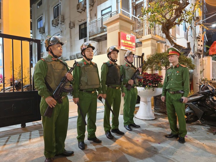 CÔNG AN PHƯỜNG LÁNG: TUẦN TRA VŨ TRANG XUYÊN ĐÊM BẢO VỆ NGÀY HỘI NON SÔNG- Ảnh 3.