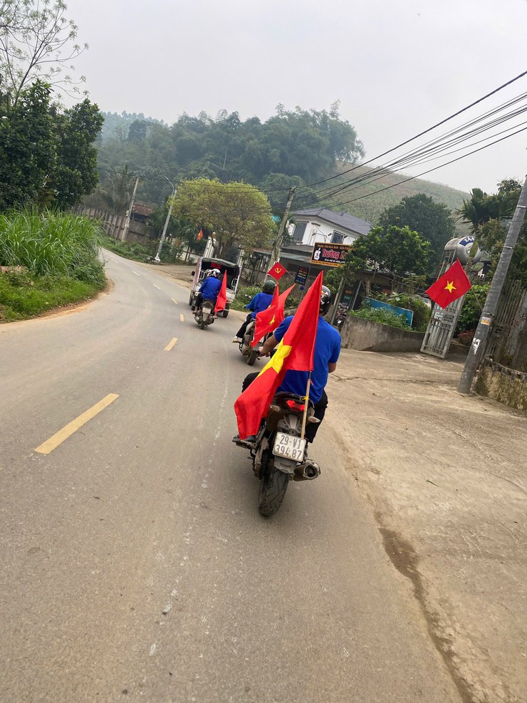 ĐOÀN XÃ BA VÌ TUYÊN TRUYỀN LƯU ĐỘNG VỀ BẦU CỬ- Ảnh 2.