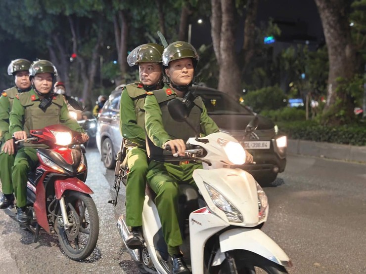 CÔNG AN PHƯỜNG LÁNG: TUẦN TRA VŨ TRANG XUYÊN ĐÊM BẢO VỆ NGÀY HỘI NON SÔNG- Ảnh 7.