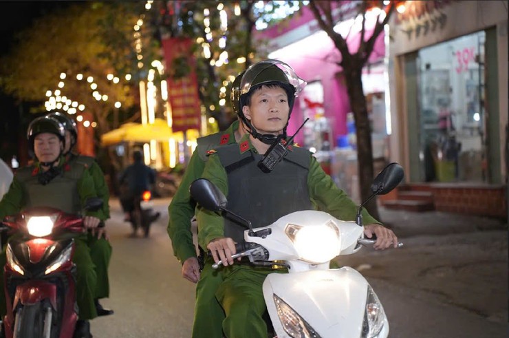 CÔNG AN PHƯỜNG LÁNG: TUẦN TRA VŨ TRANG XUYÊN ĐÊM BẢO VỆ NGÀY HỘI NON SÔNG- Ảnh 8.