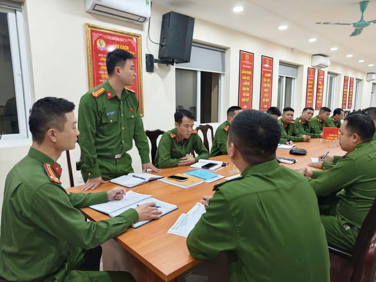 CÔNG AN PHƯỜNG LÁNG: TUẦN TRA VŨ TRANG XUYÊN ĐÊM BẢO VỆ NGÀY HỘI NON SÔNG- Ảnh 1.