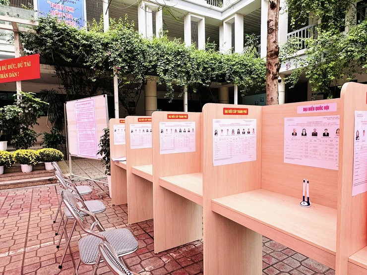 Cờ hoa rực rỡ, Đống Đa chờ đón ngày hội bầu cử- Ảnh 8.