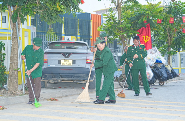 XÃ QUỐC OAI PHÁT ĐỘNG RA QUÂN VỆ SINH MÔI TRƯỜNG, TUYÊN TRUYỀN LƯU ĐỘNG CHÀO MỪNG NGÀY BẦU CỬ ĐẠI BIỂU QUỐC HỘI KHÓA XVI VÀ HĐND CÁC CẤP NHIỆM KỲ 2026–2031- Ảnh 7.