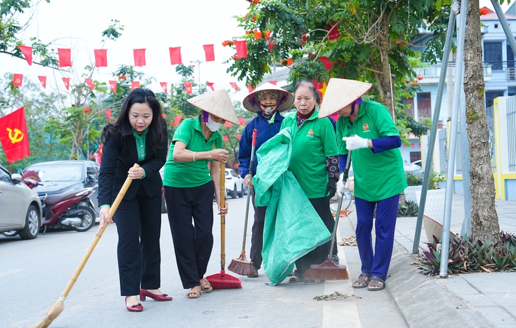 XÃ QUỐC OAI PHÁT ĐỘNG RA QUÂN VỆ SINH MÔI TRƯỜNG, TUYÊN TRUYỀN LƯU ĐỘNG CHÀO MỪNG NGÀY BẦU CỬ ĐẠI BIỂU QUỐC HỘI KHÓA XVI VÀ HĐND CÁC CẤP NHIỆM KỲ 2026–2031- Ảnh 9.