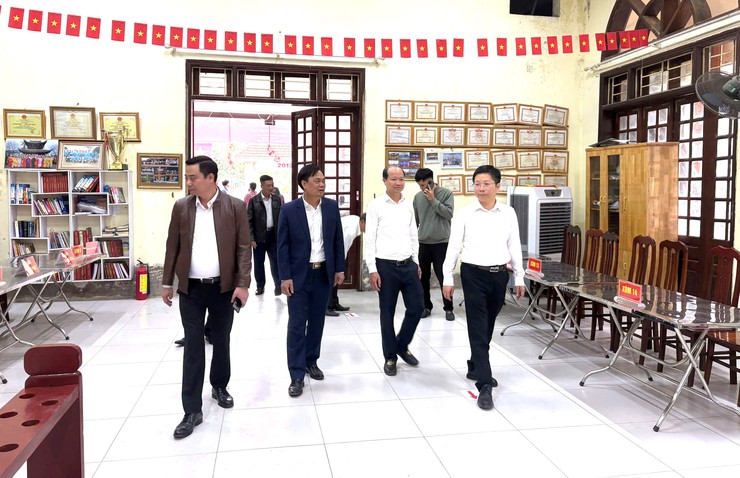 Lãnh đạo xã Tam Hưng kiểm tra toàn diện công tác bầu cử- Ảnh 2.