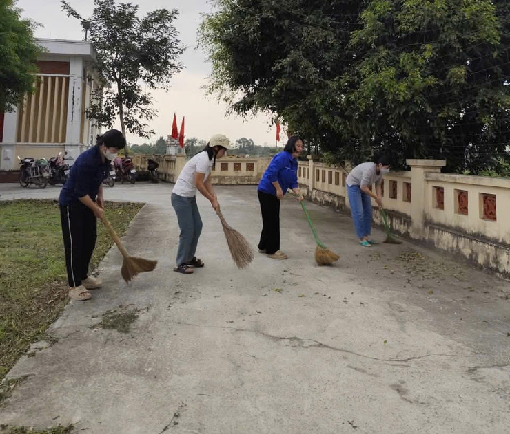 XÃ ỨNG HÒA RA QUÂN TỔNG VỆ SINH MÔI TRƯỜNG CHÀO MỪNG NGÀY HỘI LỚN CỦA TOÀN DÂN- Ảnh 7.
