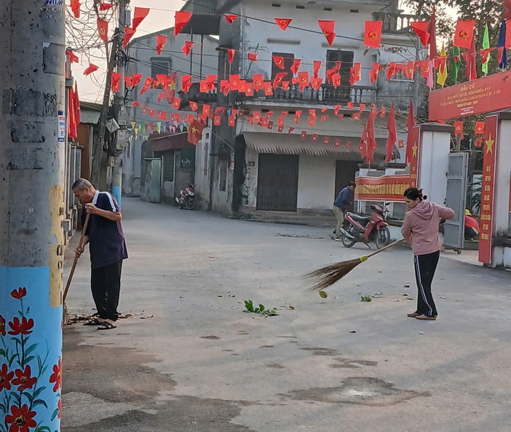 XÃ ỨNG HÒA RA QUÂN TỔNG VỆ SINH MÔI TRƯỜNG CHÀO MỪNG NGÀY HỘI LỚN CỦA TOÀN DÂN- Ảnh 10.