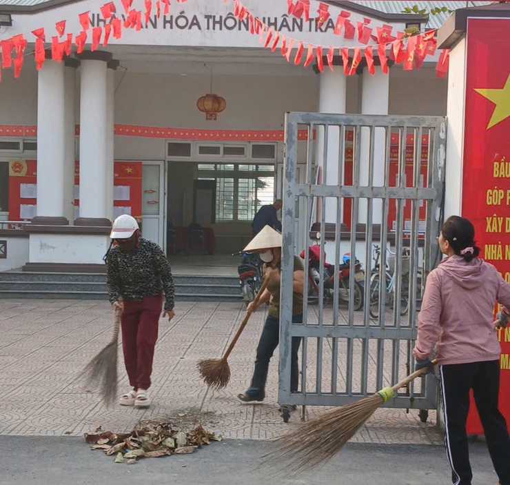 XÃ ỨNG HÒA RA QUÂN TỔNG VỆ SINH MÔI TRƯỜNG CHÀO MỪNG NGÀY HỘI LỚN CỦA TOÀN DÂN- Ảnh 11.