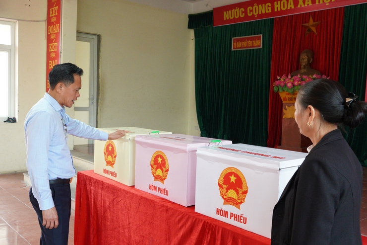 Đồng chí Bí thư Đảng ủy phường Chương Mỹ - Phí Minh Hải kiểm tra, động viên công tác chuẩn bị bầu cử trên địa bàn phường- Ảnh 1.