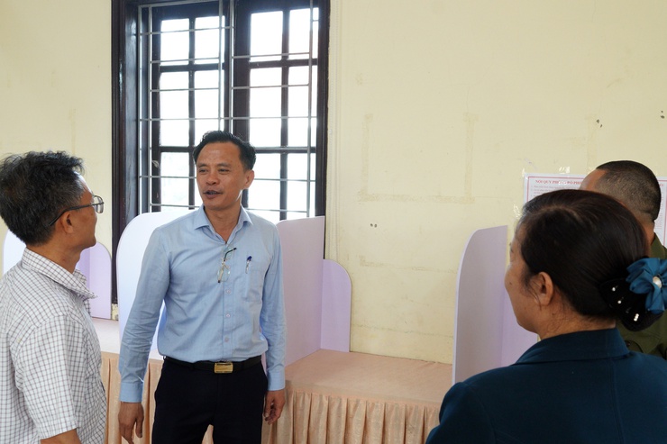 Đồng chí Bí thư Đảng ủy phường Chương Mỹ - Phí Minh Hải kiểm tra, động viên công tác chuẩn bị bầu cử trên địa bàn phường- Ảnh 2.