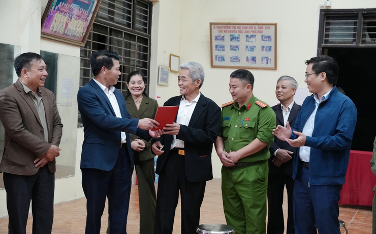 Đồng chí Bí thư Đảng ủy, Chủ tịch HĐND phường Nguyễn Nguyên Quân cùng đoàn công tác thăm, động viên các tổ bầu cử trước ngày hội lớn của toàn dân- Ảnh 4.