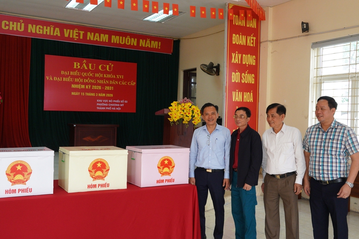 Đồng chí Bí thư Đảng ủy phường Chương Mỹ - Phí Minh Hải kiểm tra, động viên công tác chuẩn bị bầu cử trên địa bàn phường- Ảnh 4.