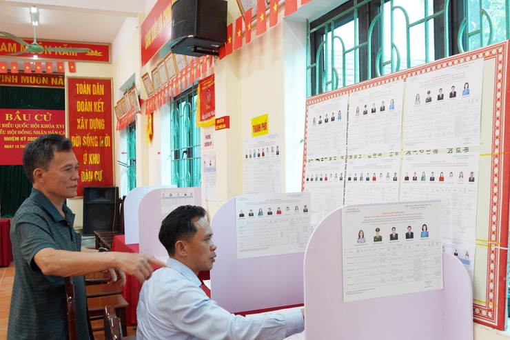 Đồng chí Bí thư Đảng ủy phường Chương Mỹ - Phí Minh Hải kiểm tra, động viên công tác chuẩn bị bầu cử trên địa bàn phường- Ảnh 5.