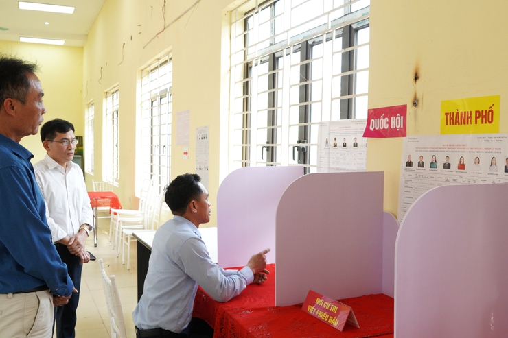 Đồng chí Bí thư Đảng ủy phường Chương Mỹ - Phí Minh Hải kiểm tra, động viên công tác chuẩn bị bầu cử trên địa bàn phường- Ảnh 8.