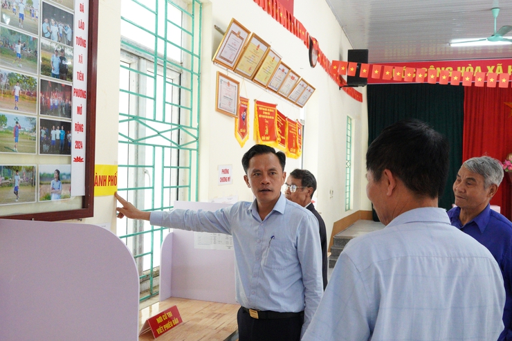 Đồng chí Bí thư Đảng ủy phường Chương Mỹ - Phí Minh Hải kiểm tra, động viên công tác chuẩn bị bầu cử trên địa bàn phường- Ảnh 13.