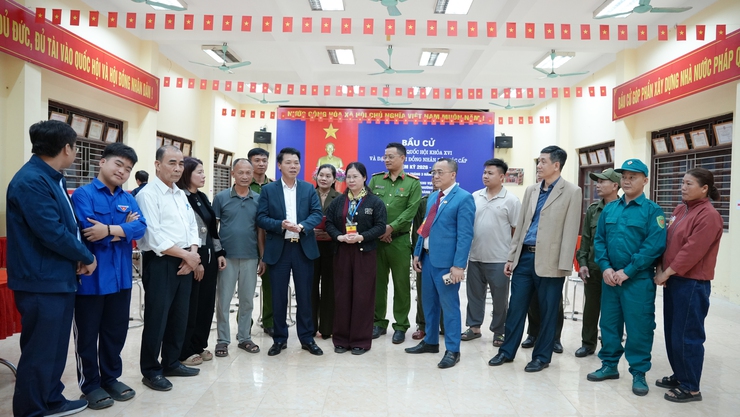 Đồng chí Bí thư Đảng ủy, Chủ tịch HĐND phường Nguyễn Nguyên Quân cùng đoàn công tác thăm, động viên các tổ bầu cử trước ngày hội lớn của toàn dân- Ảnh 6.