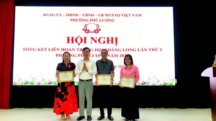 Phường Phú Lương Tổng kết Liên hoan Trống hội Thăng Long lần thứ nhất: Lan tỏa âm vang trống hội- Ảnh 3.