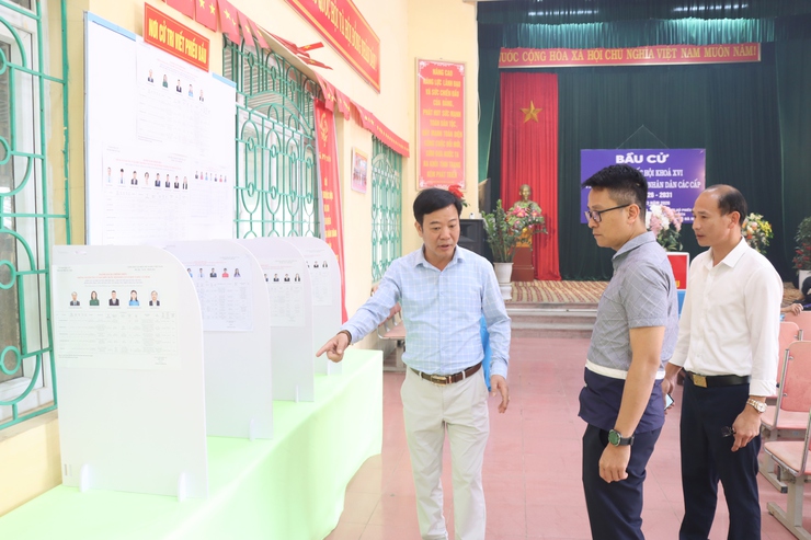 Đoàn công tác số 1 Ban giám khảo đi kiểm tra, chấm điểm thi đua tại các điểm bầu cử- Ảnh 5.