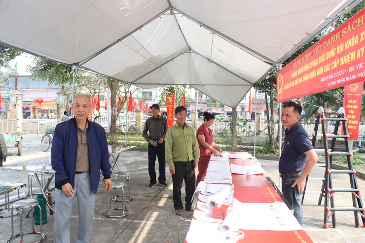 Đoàn công tác số 1 Ban giám khảo đi kiểm tra, chấm điểm thi đua tại các điểm bầu cử- Ảnh 7.