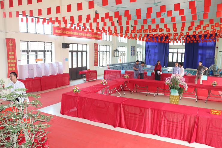 Đoàn công tác số 1 Ban giám khảo đi kiểm tra, chấm điểm thi đua tại các điểm bầu cử- Ảnh 8.