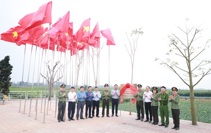 Khánh thành công trình Cụm cờ và đường hoa phong linh tại xã Minh Châu chào mừng bầu cử Quốc hội khóa XVI và HĐND các cấp nhiệm kỳ 2026 – 2031.- Ảnh 3.